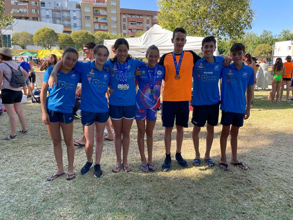 Los alevines de natación de Castila y León brillan en Jaén y se cuelgan 10 medallas